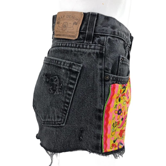 Gap Denim (31) VINTAGE 90s Black Easy Fit Floral Patch Studd Cut Off Jean Shorts - Picture 4 of 11